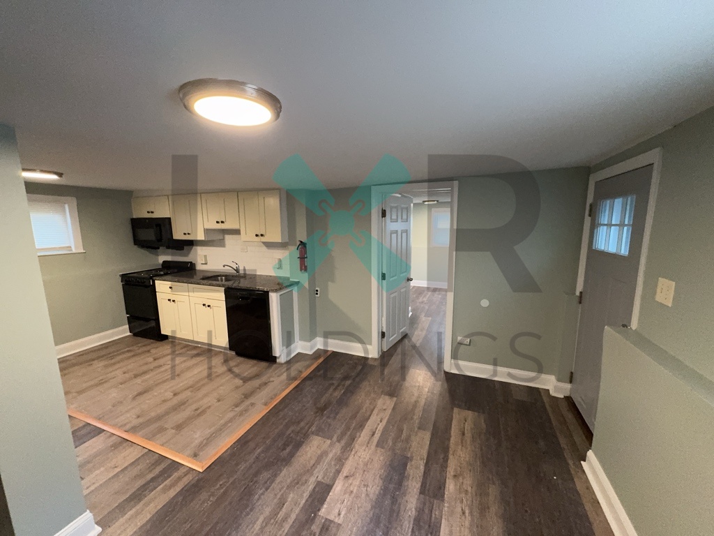 101 White Ave - 1C