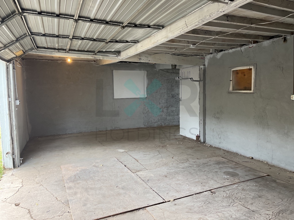 34 8th Street - Garage