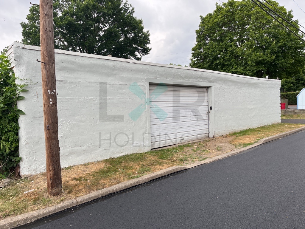 34 8th Street - Garage