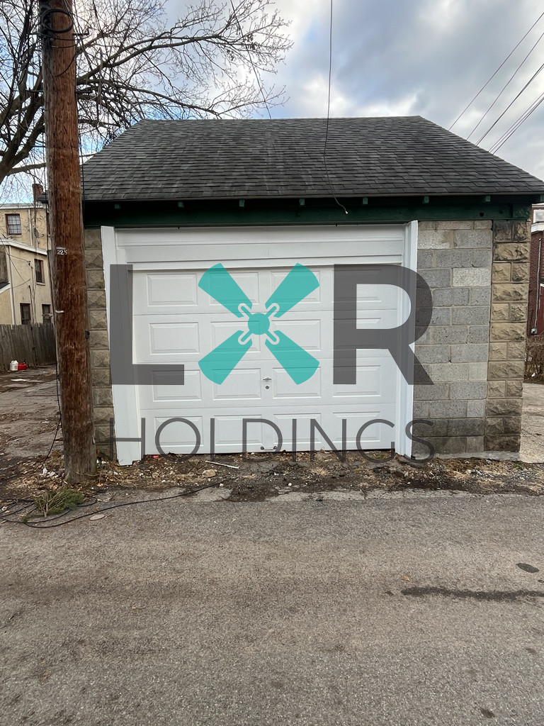 661 Chain Street - Garage